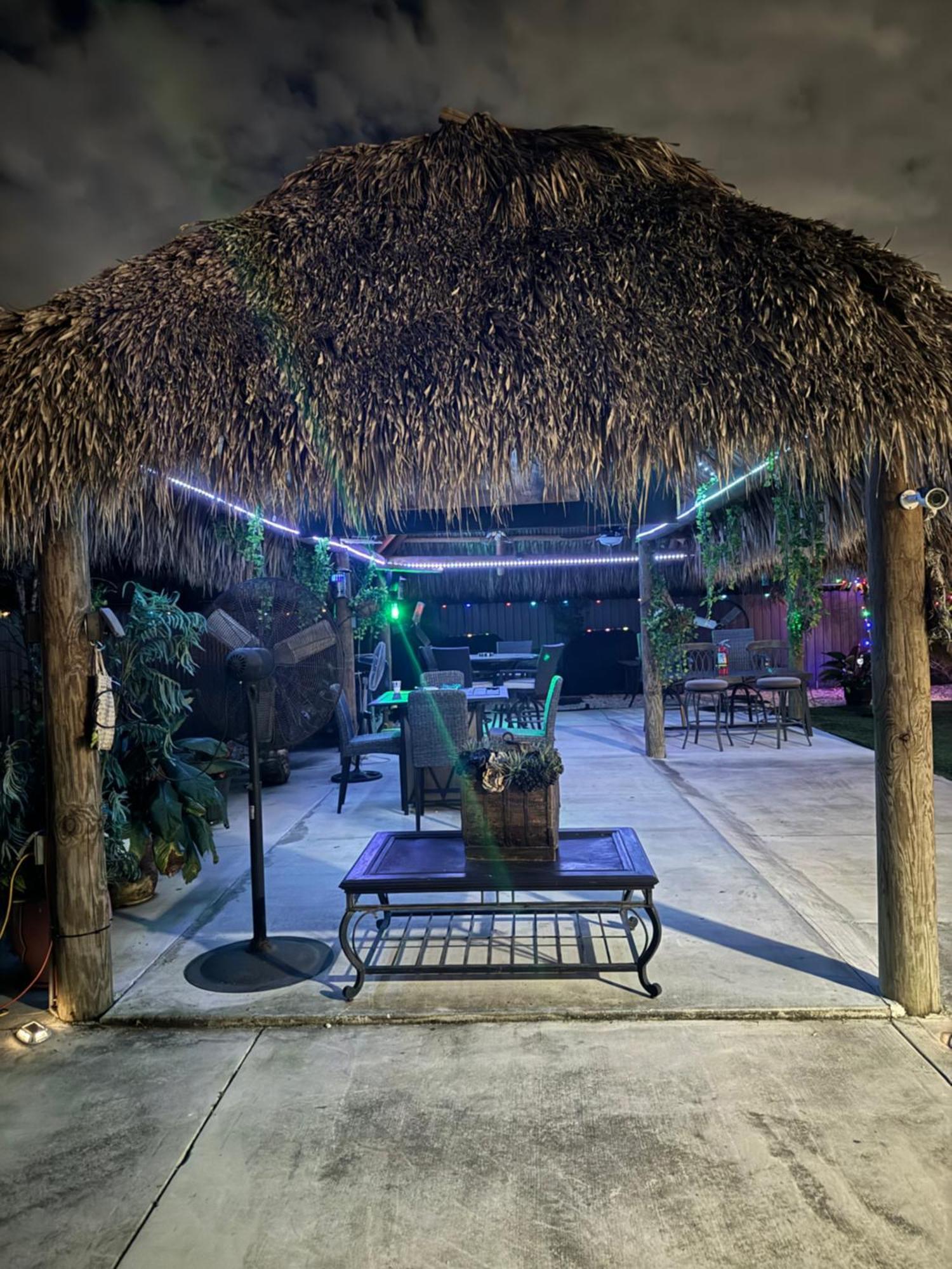 Paradise Oasis1 Golden Glades エクステリア 写真